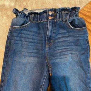 High waist mom jeans. Cinched waist